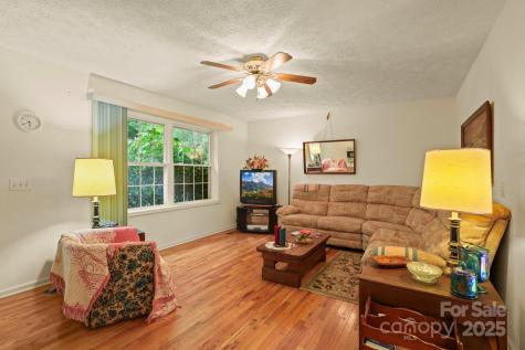 31 Barlow Road Elk Park NC 28622