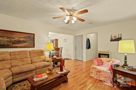 31 Barlow Road Elk Park NC 28622