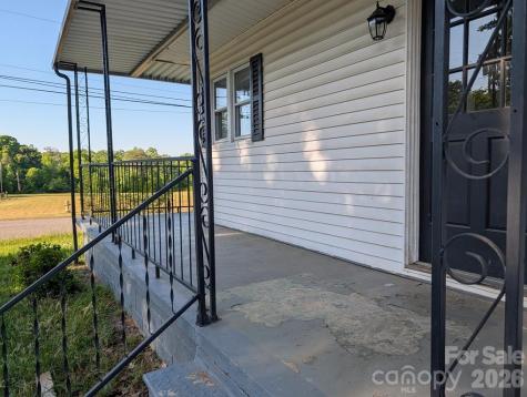 1903 Lynnwood Drive Statesville NC 28677