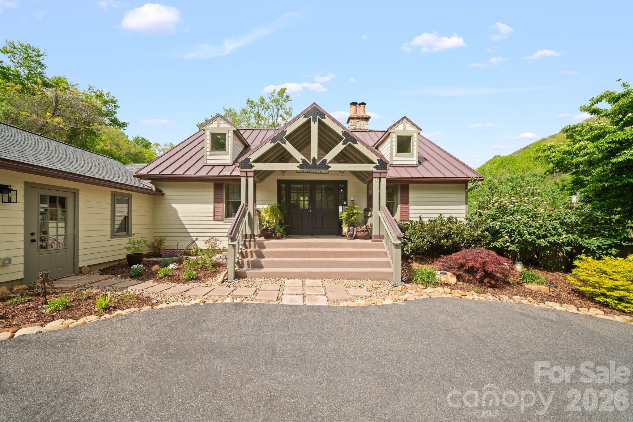 25 View Ridge Parkway Leicester NC 28748