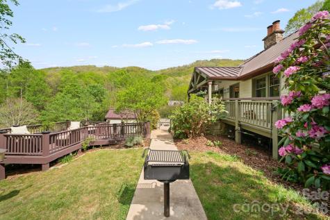 25 View Ridge Parkway Leicester NC 28748