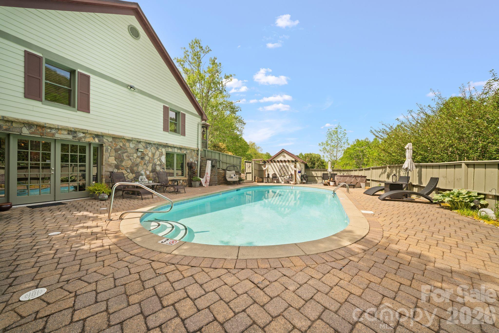 25 View Ridge Parkway Leicester NC 28748