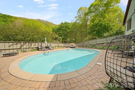 25 View Ridge Parkway Leicester NC 28748