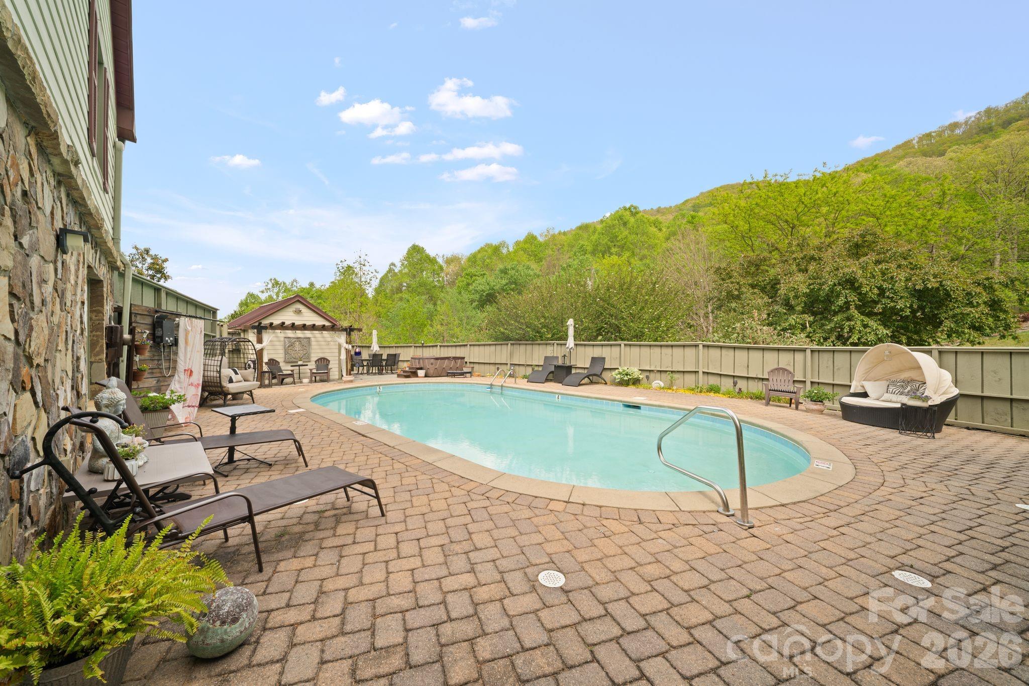 25 View Ridge Parkway Leicester NC 28748