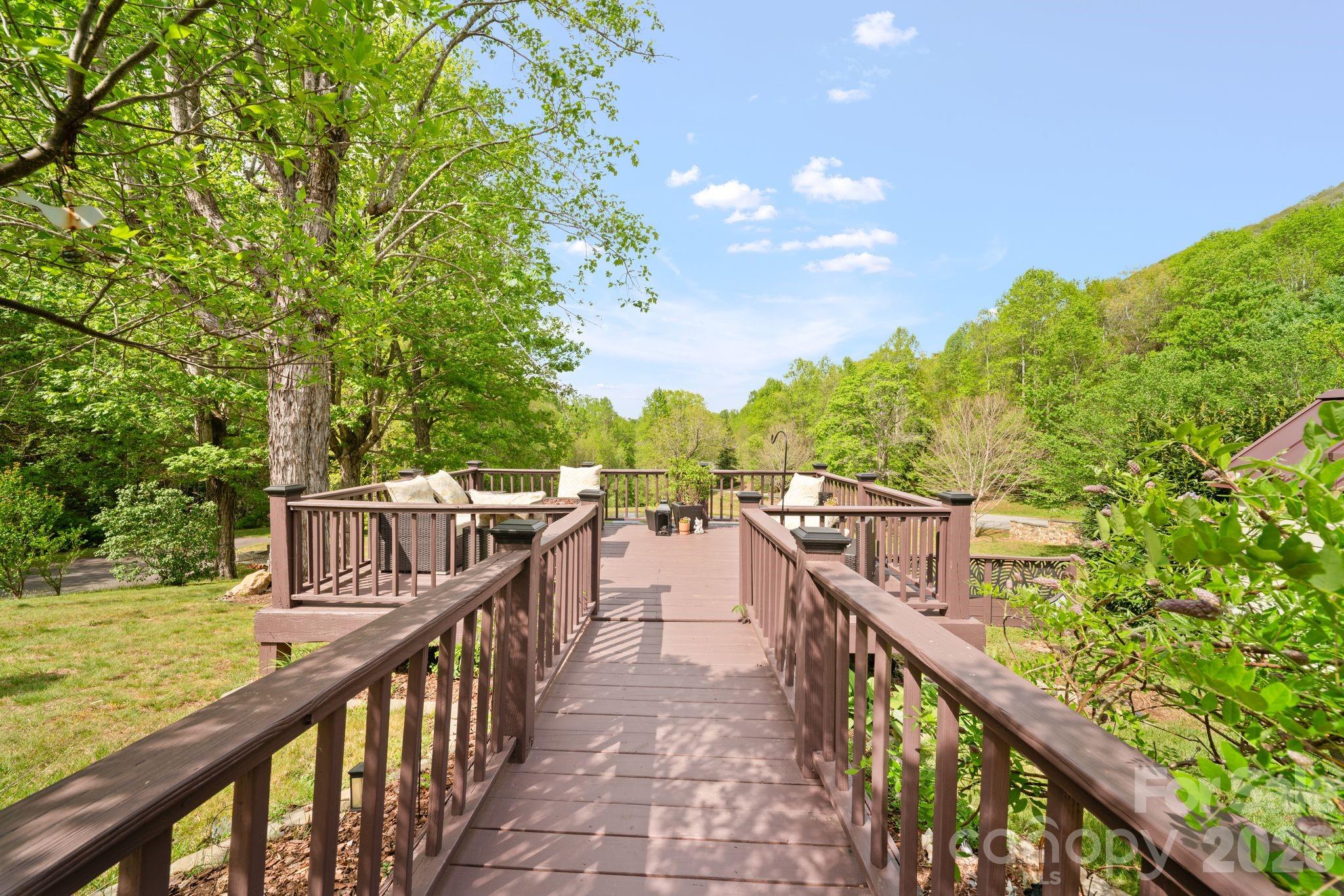 25 View Ridge Parkway Leicester NC 28748