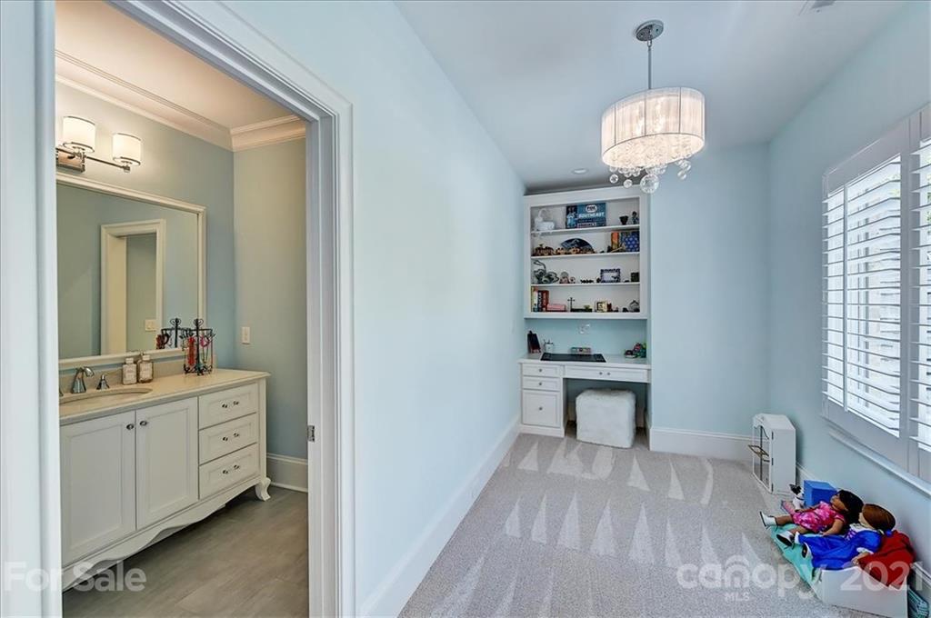 433 Mammoth Oaks Lane Charlotte NC 28270