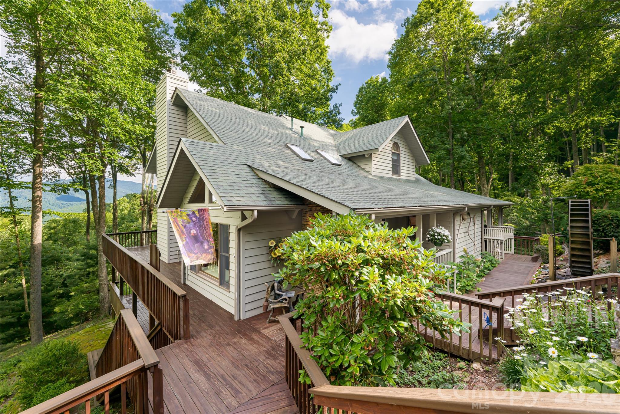 163 Tweetys Knoll Burnsville NC 28714