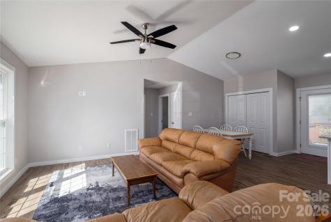 660 W 9th Street Newton NC 28658