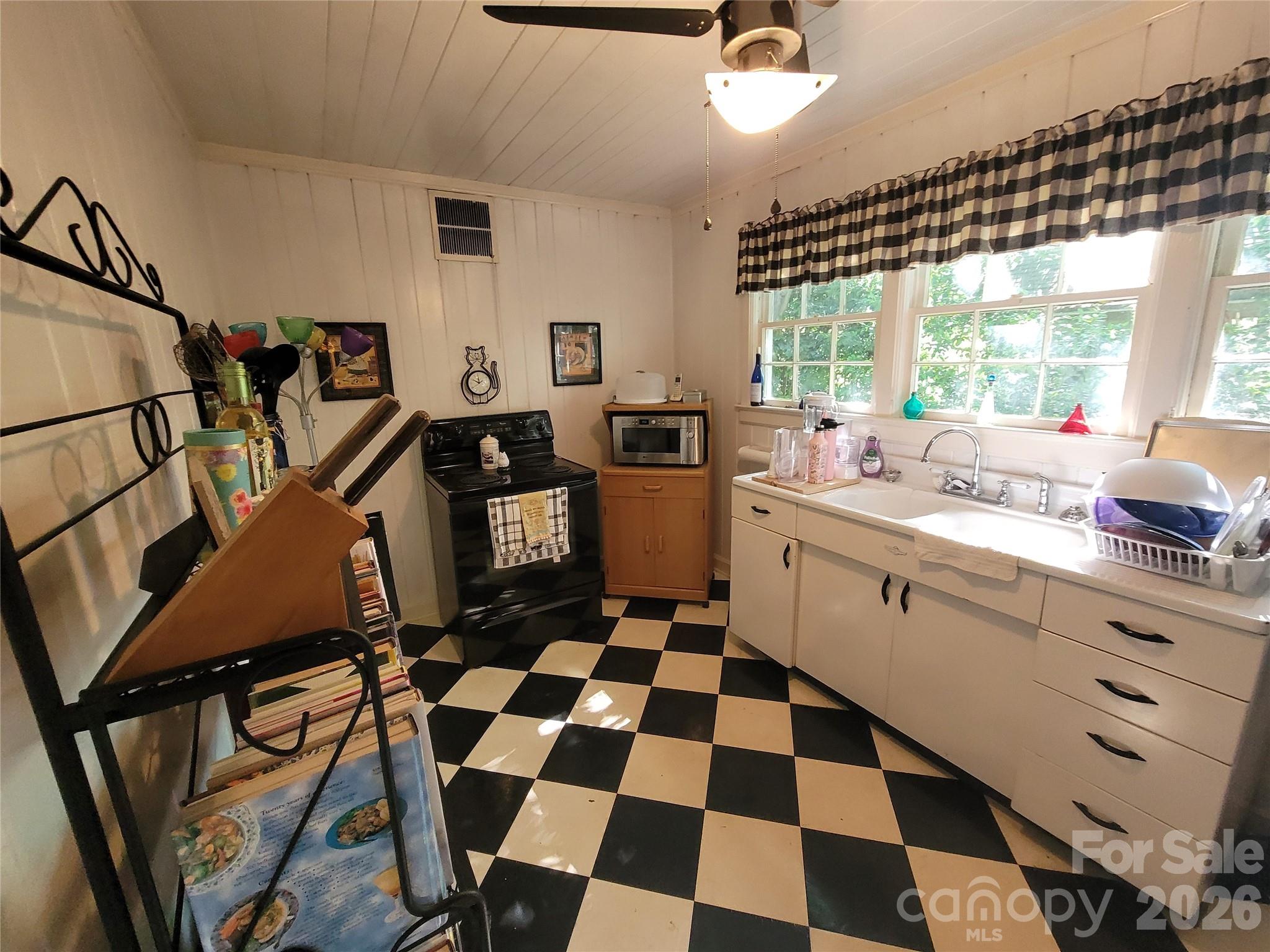 318 W Sixth Avenue Gastonia NC 28052