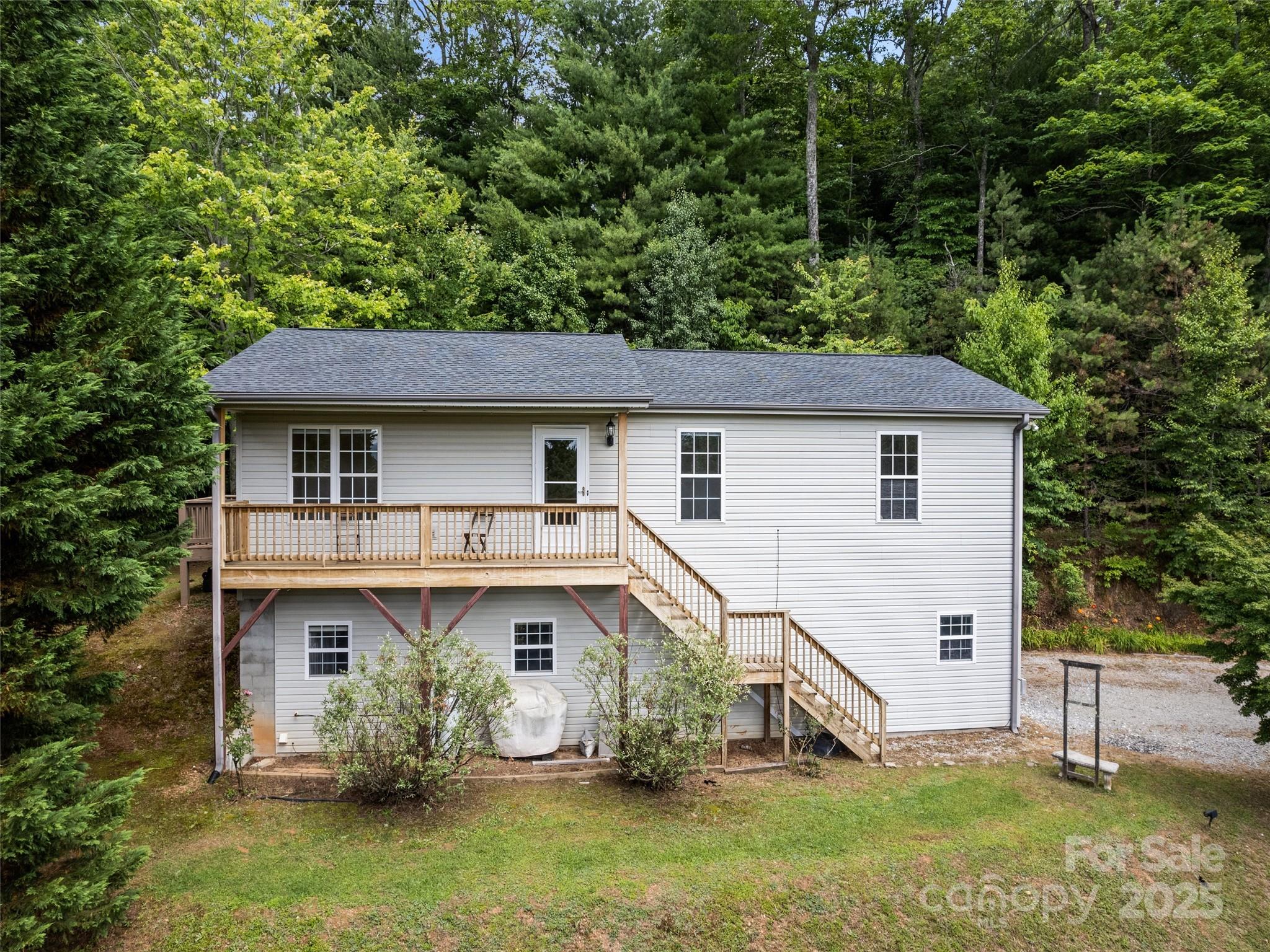 3 Bonnie Lane Horse Shoe NC 28742