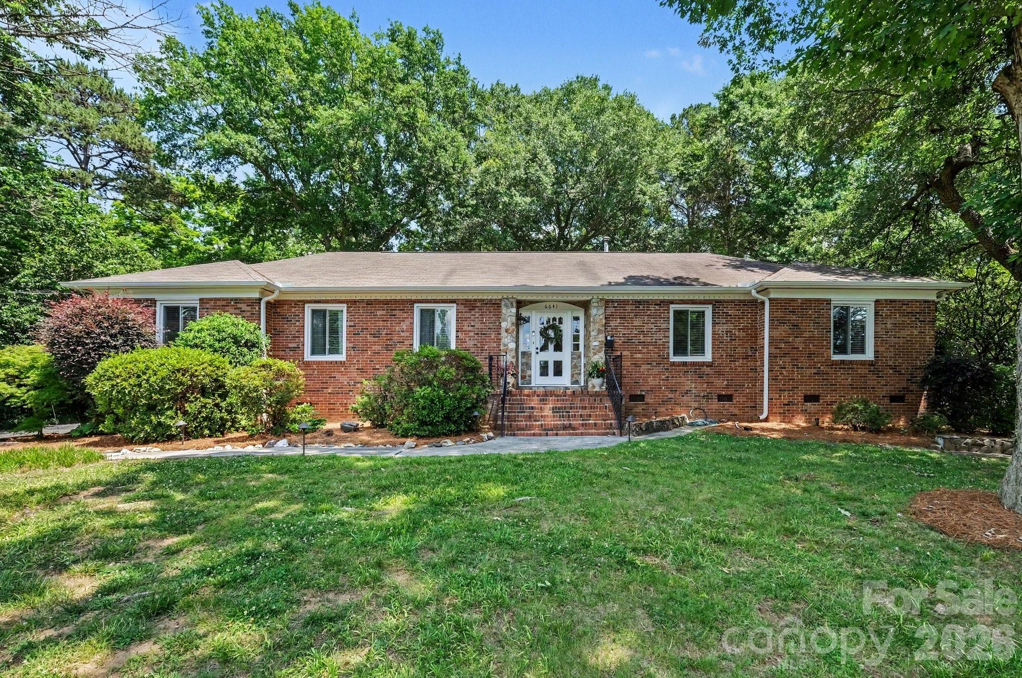 6641 Brookmeade Drive Charlotte NC 28226