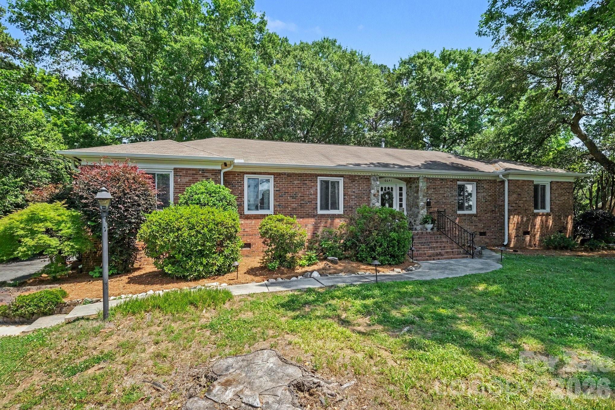 6641 Brookmeade Drive Charlotte NC 28226