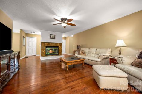 66 Oakwood Lane Columbus NC 28722