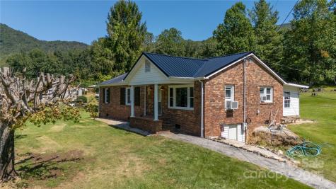 1424 Bear Creek Road Bakersville NC 28705