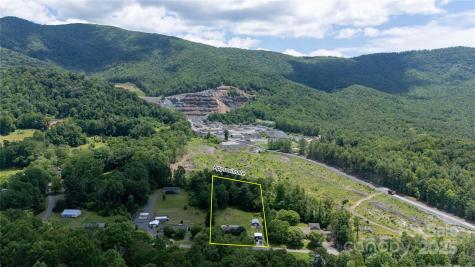 1424 Bear Creek Road Bakersville NC 28705