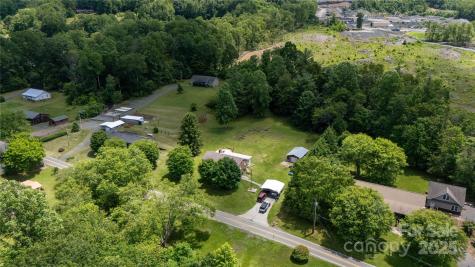 1424 Bear Creek Road Bakersville NC 28705