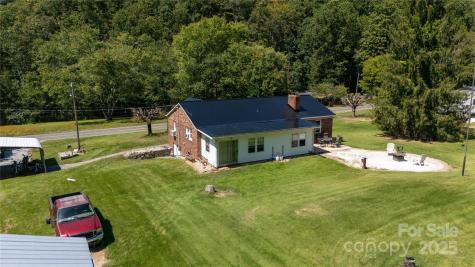 1424 Bear Creek Road Bakersville NC 28705