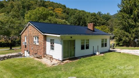 1424 Bear Creek Road Bakersville NC 28705