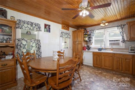 1424 Bear Creek Road Bakersville NC 28705