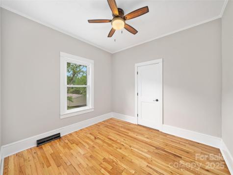418 N Mitchell Avenue Bakersville NC 28705