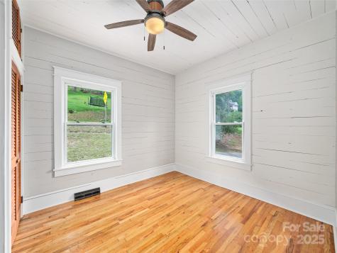 418 N Mitchell Avenue Bakersville NC 28705