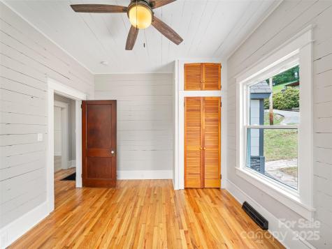418 N Mitchell Avenue Bakersville NC 28705