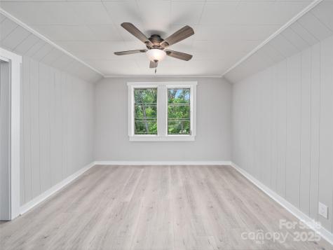 418 N Mitchell Avenue Bakersville NC 28705