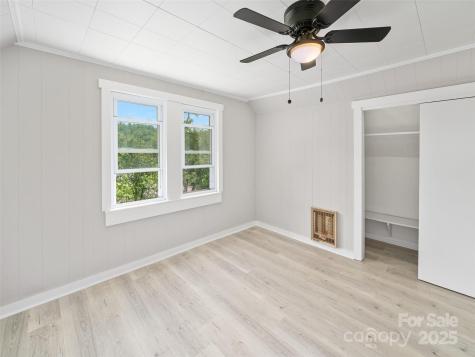 418 N Mitchell Avenue Bakersville NC 28705