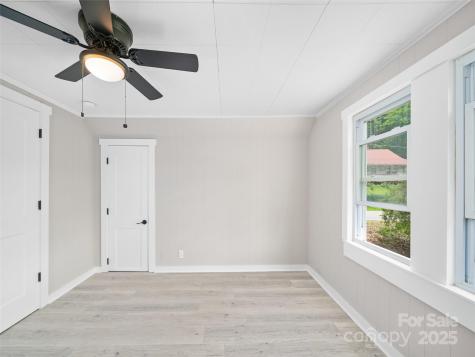 418 N Mitchell Avenue Bakersville NC 28705