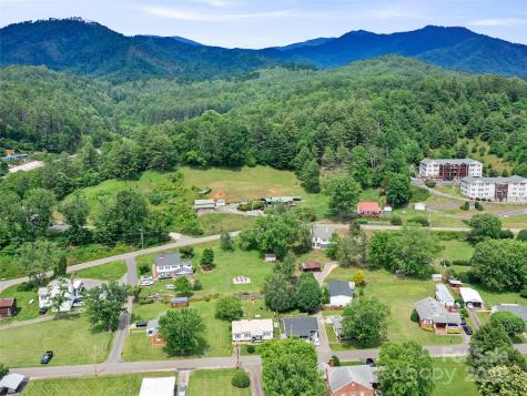 418 N Mitchell Avenue Bakersville NC 28705