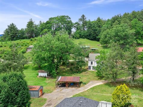 418 N Mitchell Avenue Bakersville NC 28705