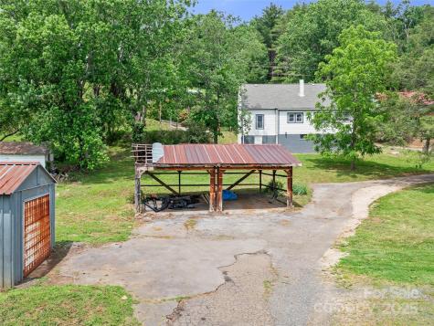418 N Mitchell Avenue Bakersville NC 28705
