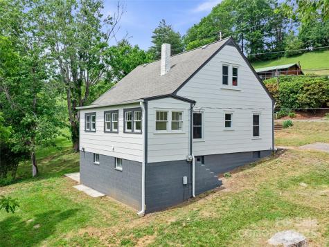 418 N Mitchell Avenue Bakersville NC 28705