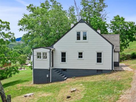 418 N Mitchell Avenue Bakersville NC 28705