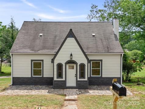 418 N Mitchell Avenue Bakersville NC 28705