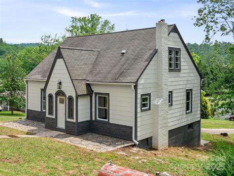 418 N Mitchell Avenue Bakersville NC 28705