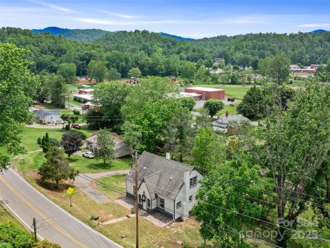 418 N Mitchell Avenue Bakersville NC 28705