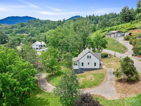 418 N Mitchell Avenue Bakersville NC 28705