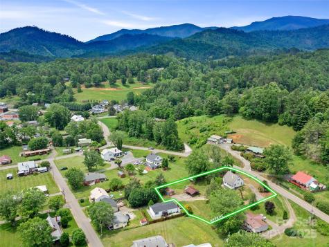 418 N Mitchell Avenue Bakersville NC 28705