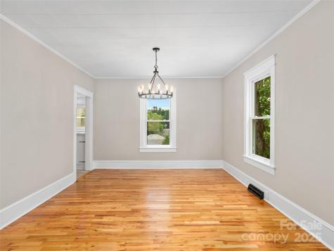 418 N Mitchell Avenue Bakersville NC 28705