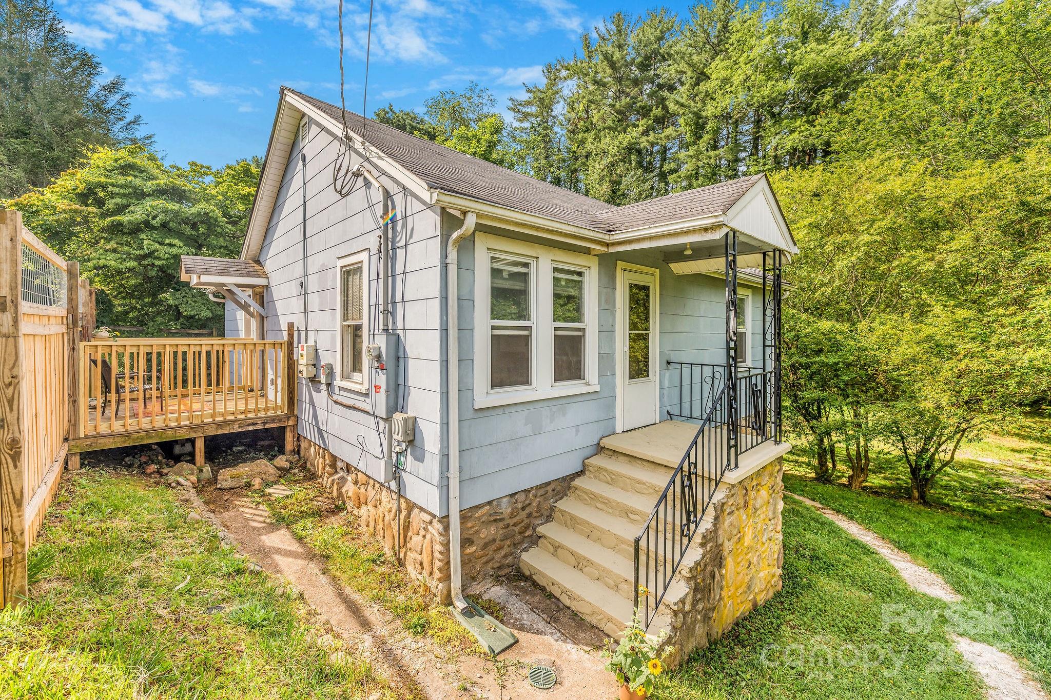 99 Little Oak Street Canton NC 28716