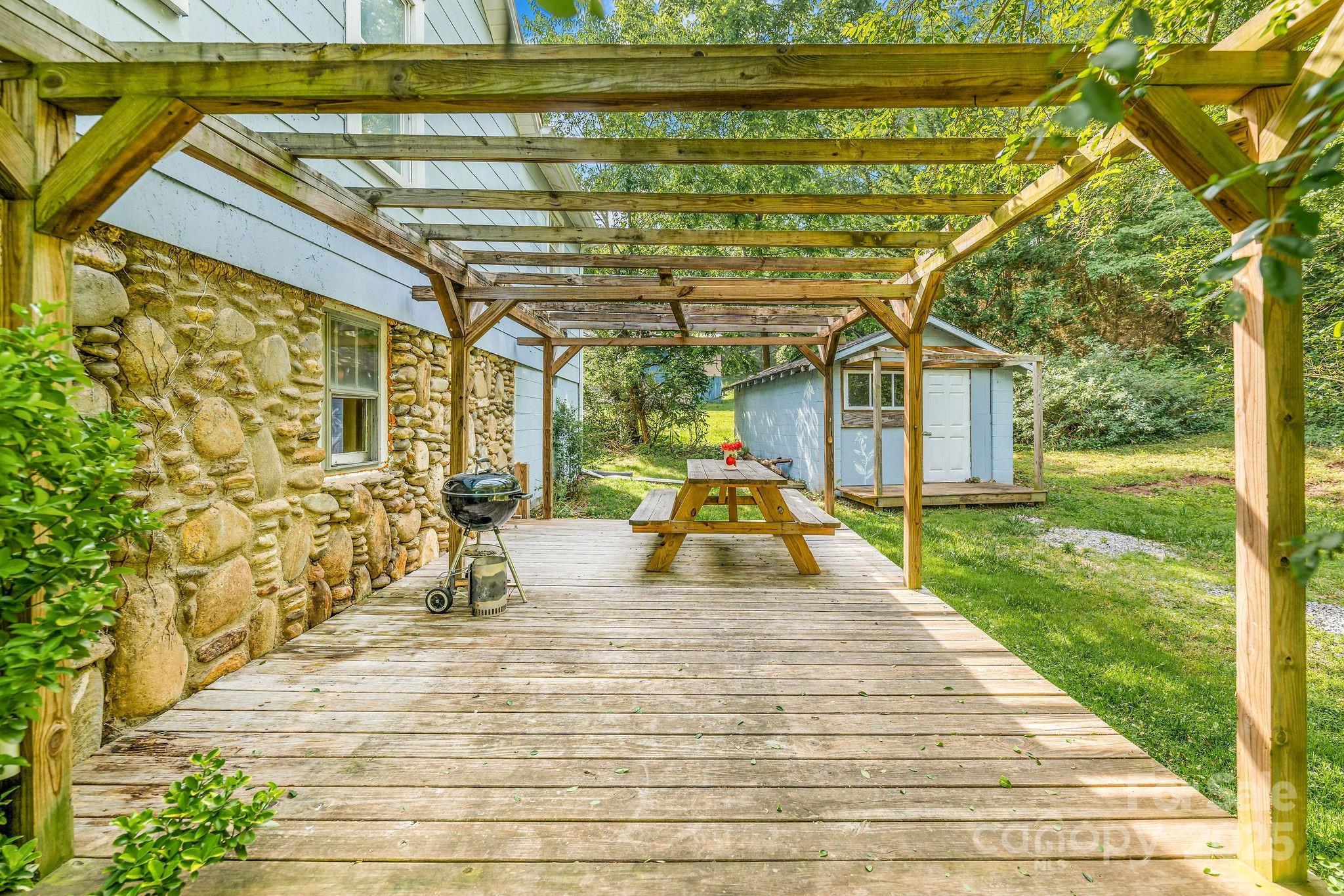 99 Little Oak Street Canton NC 28716