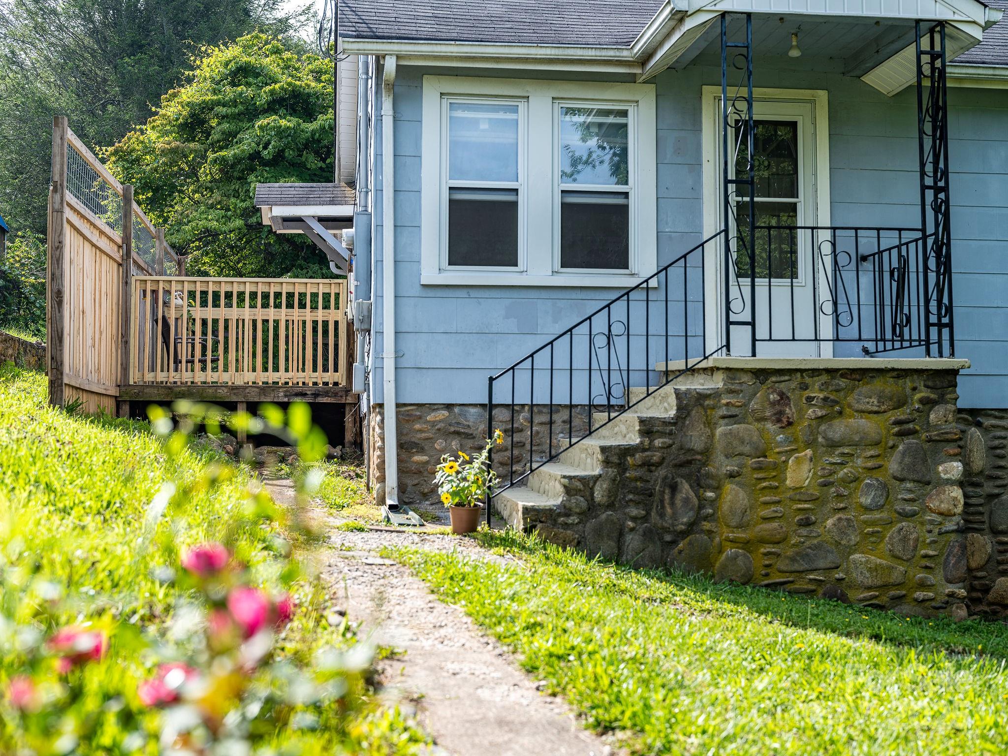 99 Little Oak Street Canton NC 28716