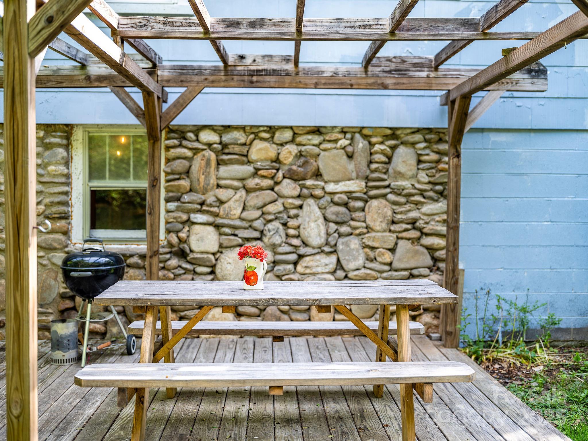99 Little Oak Street Canton NC 28716