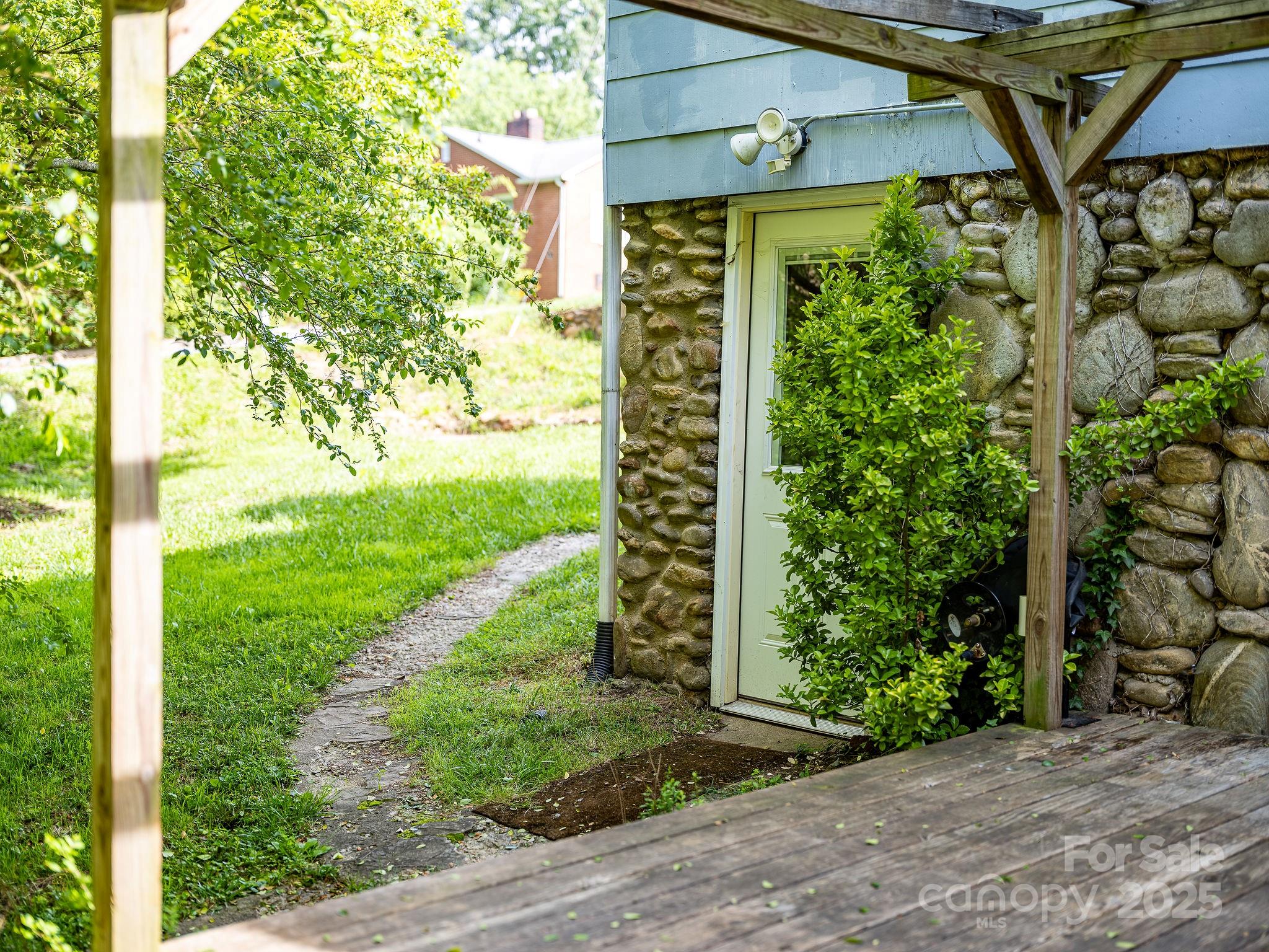 99 Little Oak Street Canton NC 28716
