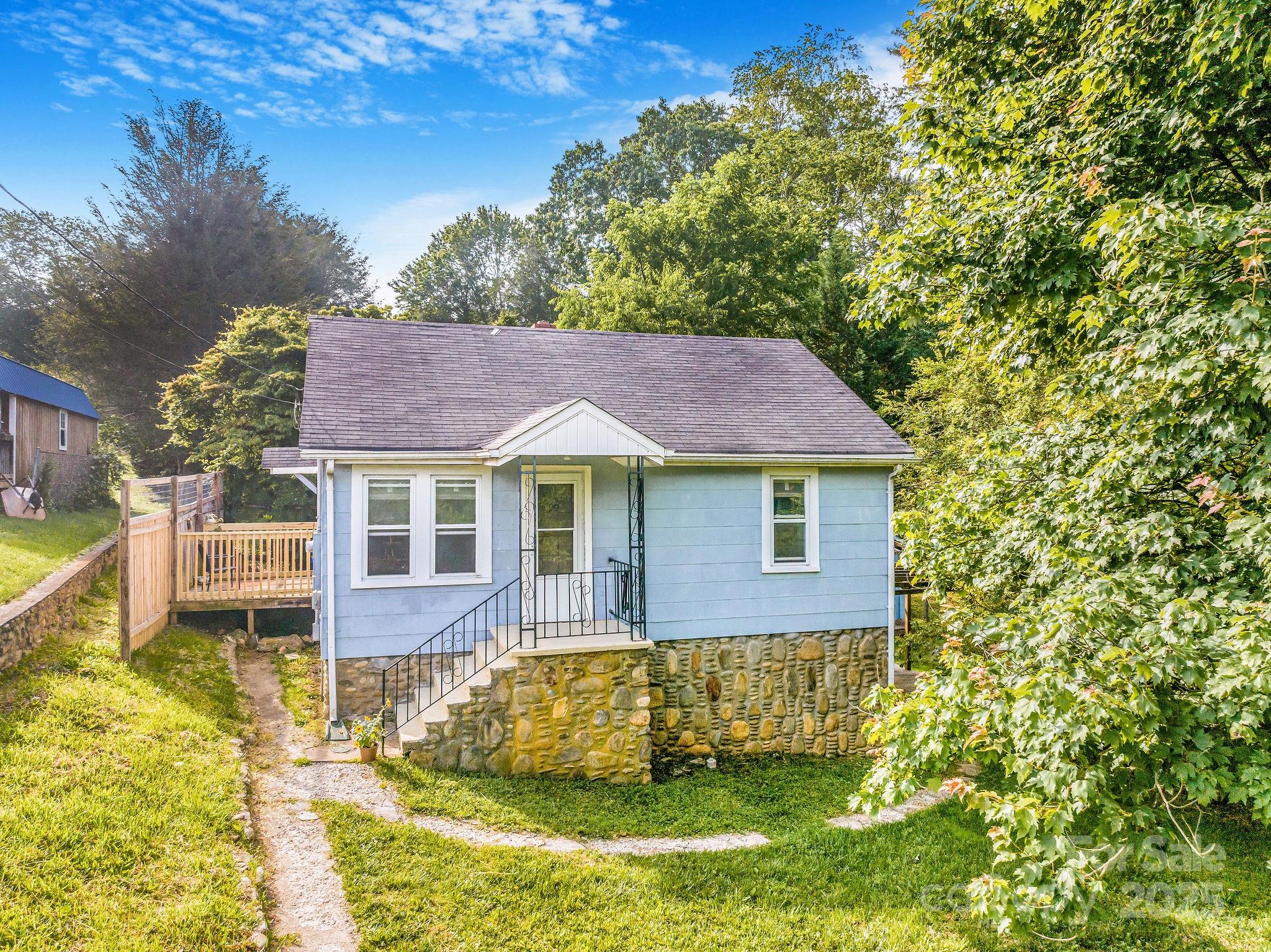 99 Little Oak Street Canton NC 28716