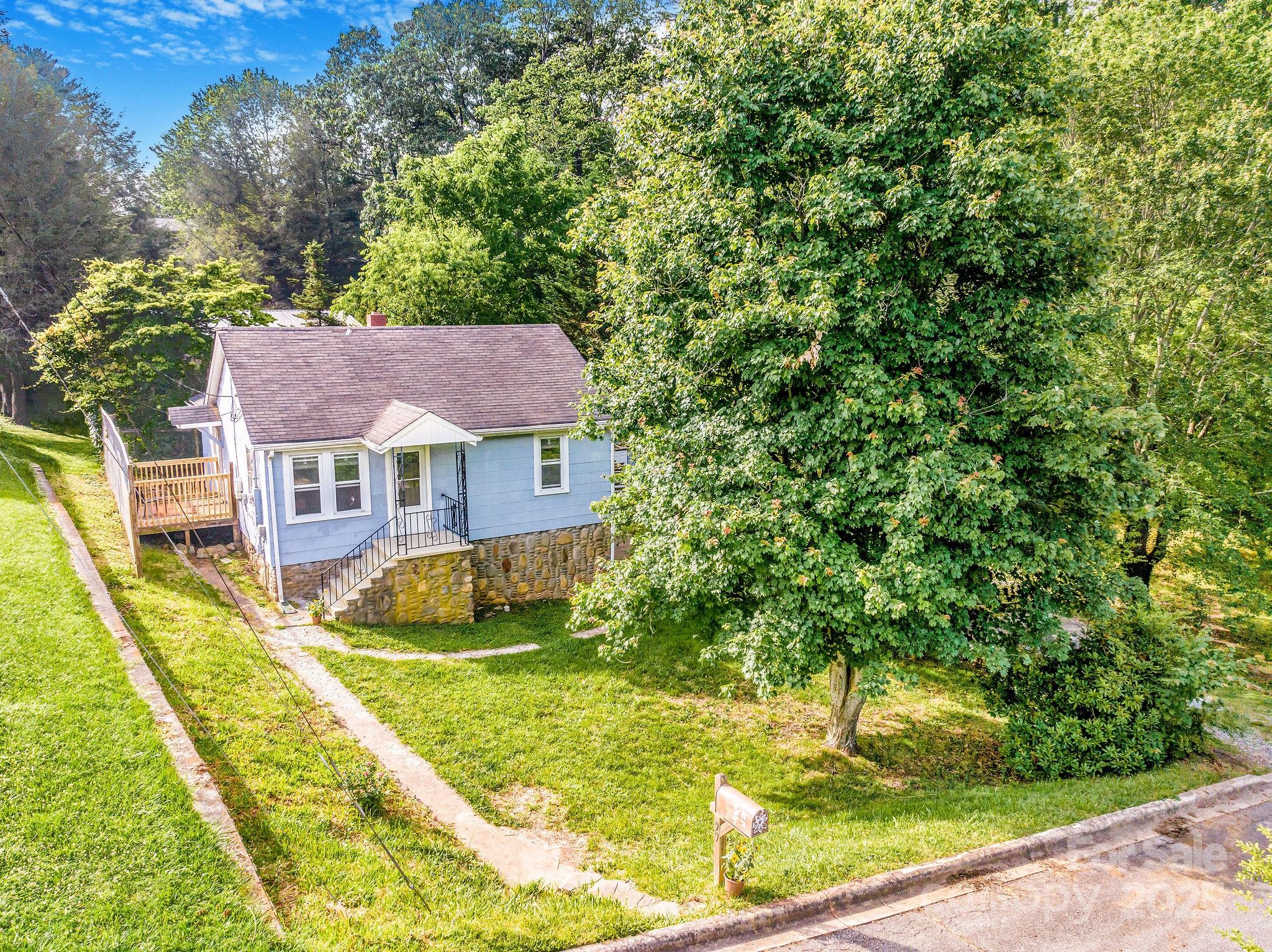 99 Little Oak Street Canton NC 28716