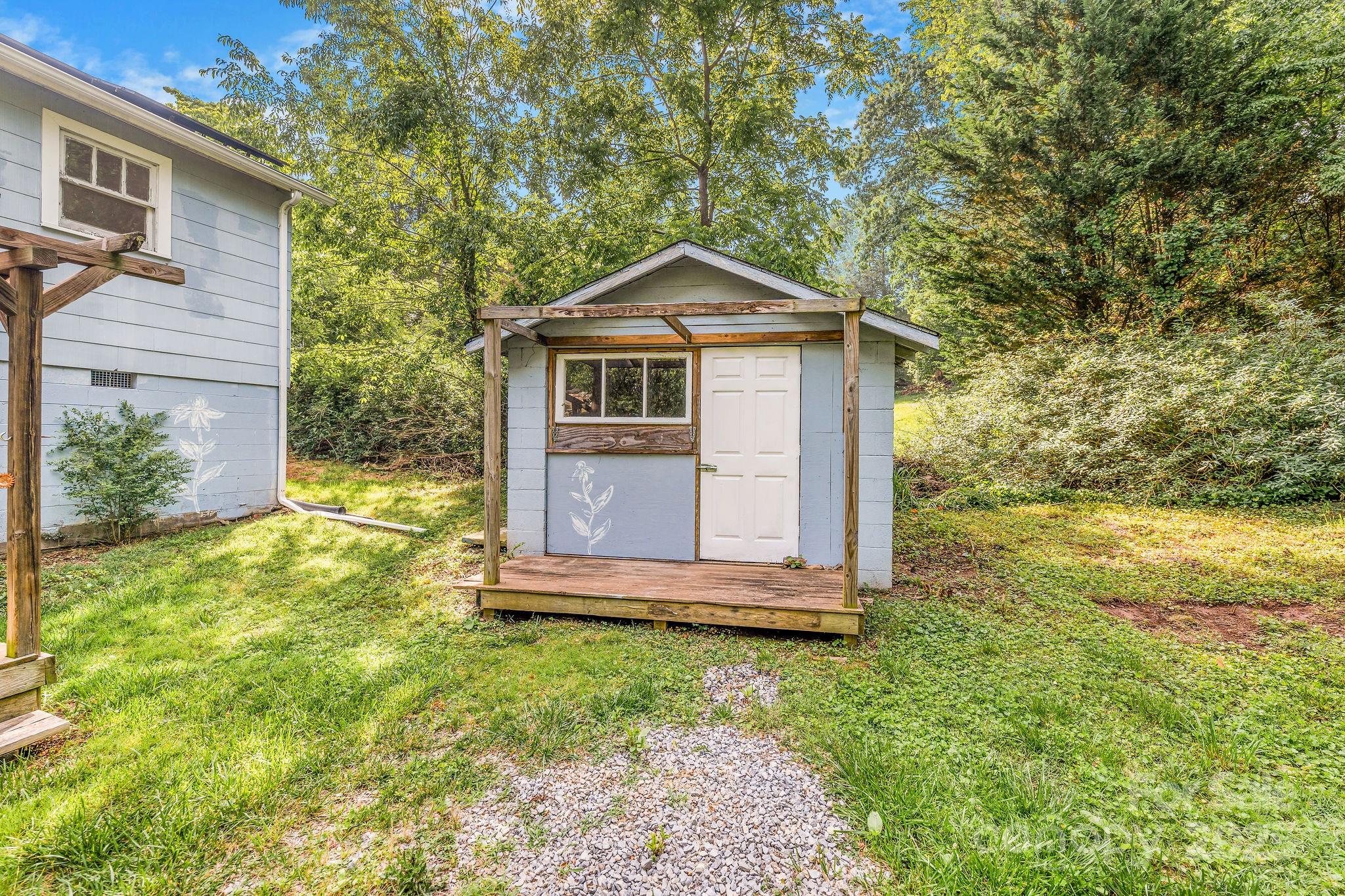 99 Little Oak Street Canton NC 28716