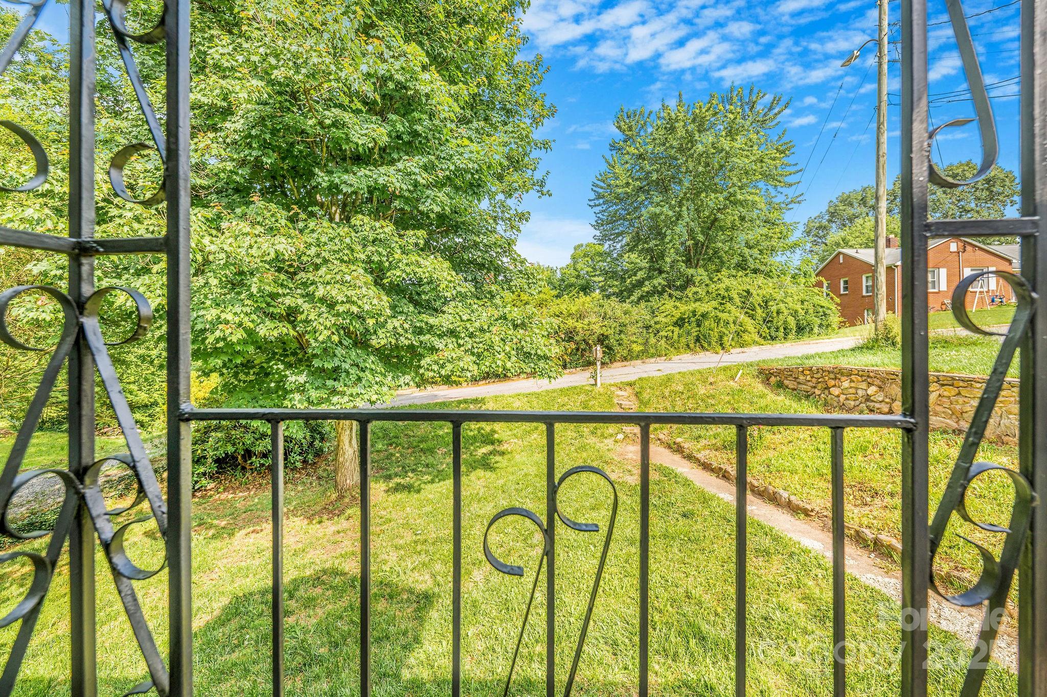 99 Little Oak Street Canton NC 28716