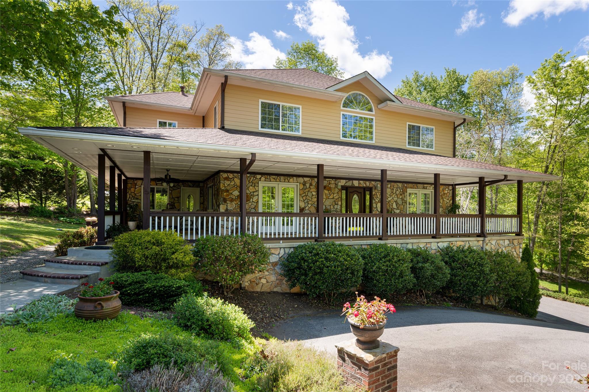 15 Oak Hollow Drive Asheville NC 28805